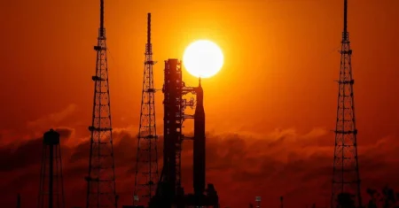 Artemis 2: astronautas da Nasa chegam à Flórida para a reta final de missão