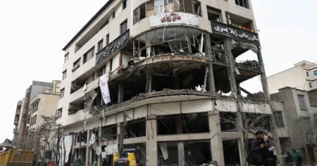 Irã Acusa EUA de Planejar “Ofensiva Terrestre Secreta” em Meio a Negociações de Paz no Oriente Médio