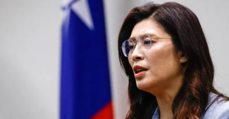 Xi Jinping Convida Líder da Oposição de Taiwan para Visita Histórica à China, Tensão Militar em Foco